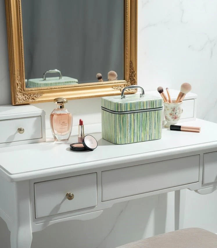 Striped Pattern Makeup Case Ⓢ